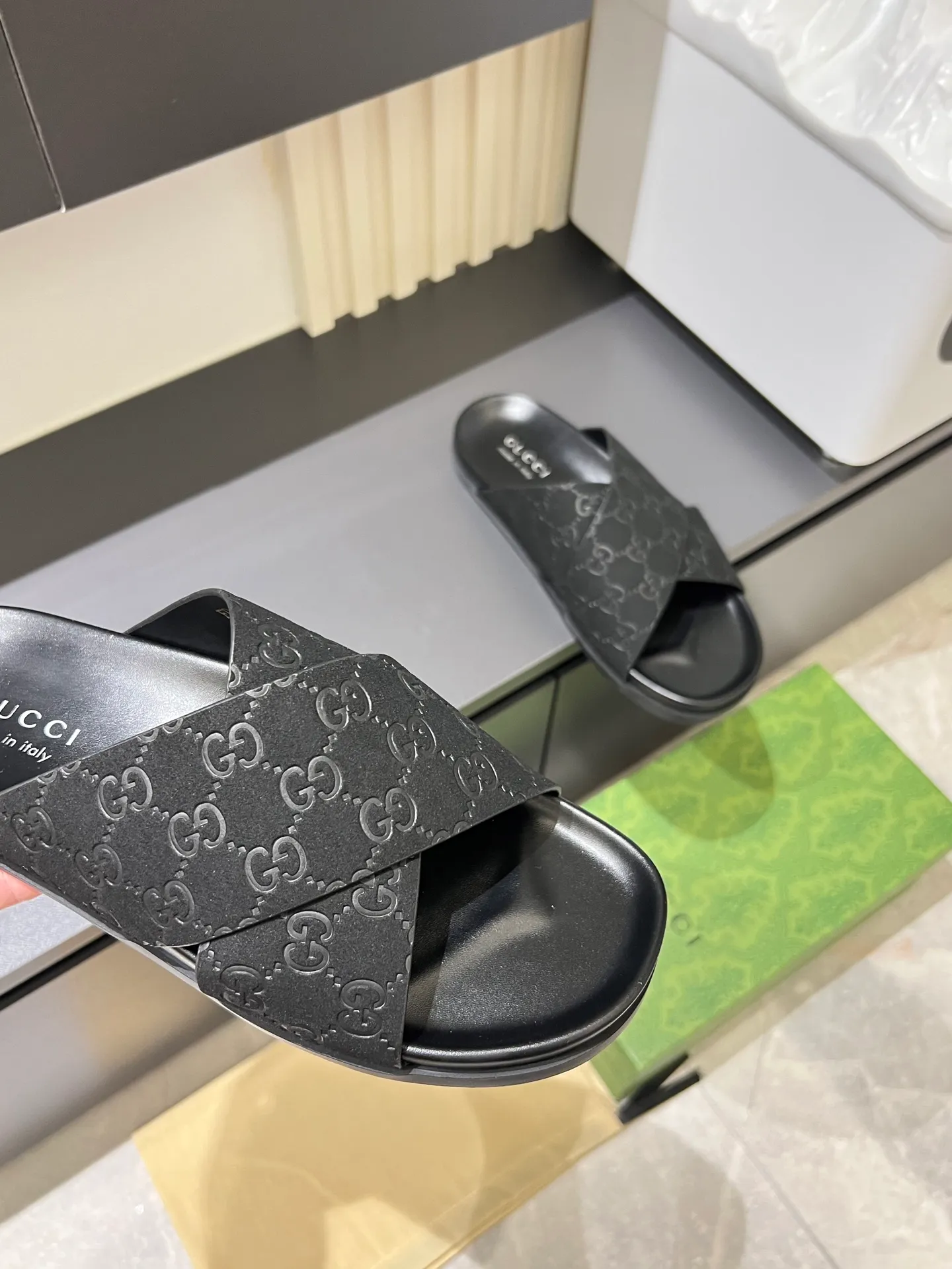 Men's Men's Shoes 💰p320 "GUCC＊" These slippers are made of GG polyester and feature a Gucci label on the front, adding a bold logo feel to the style. "Gucci Made in Italy" stamped label Rubber sole. Size 38-44